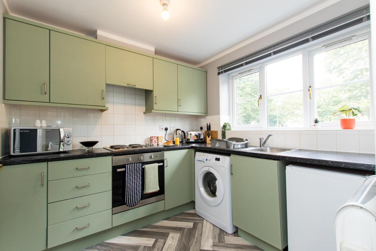 Apartment Newly Renovated Modern House With Free Parking