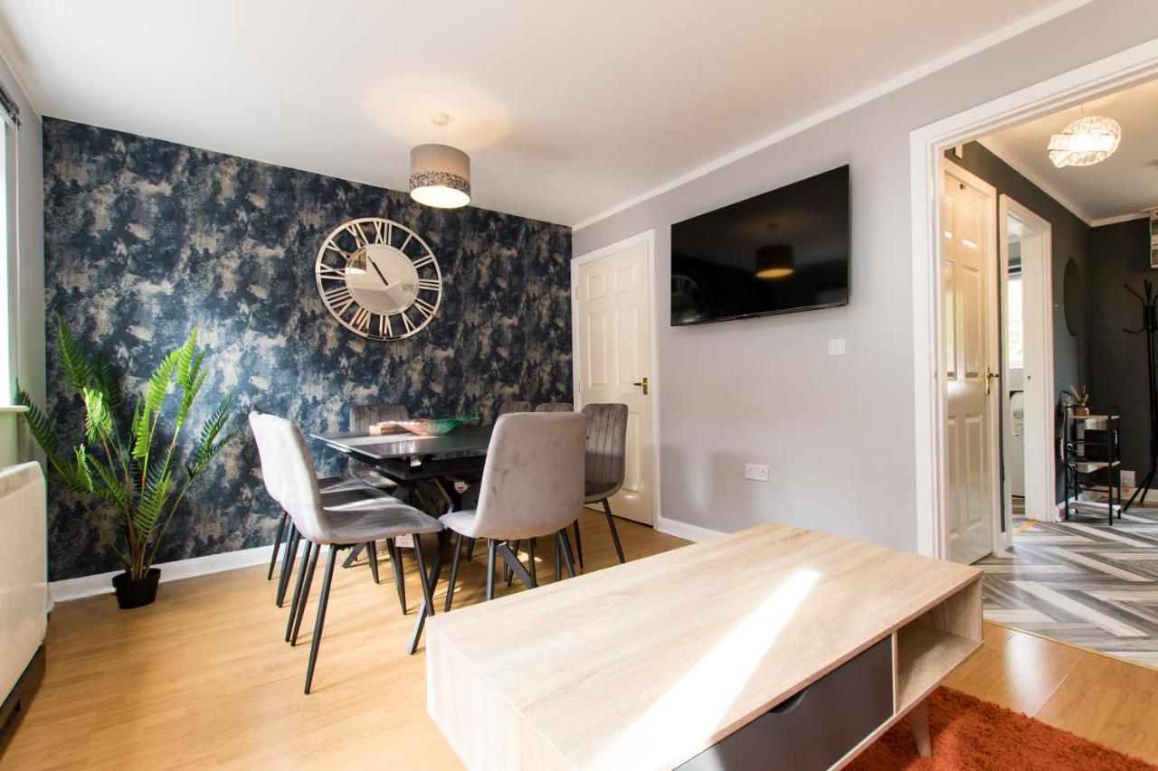 Newly Renovated Modern House With Free Parking