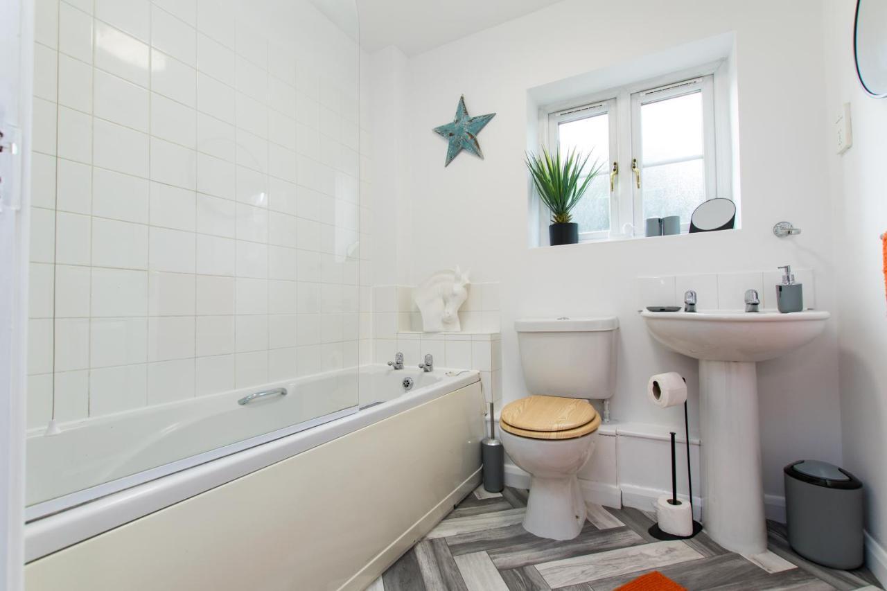 Apartment Newly Renovated Modern House With Free Parking
