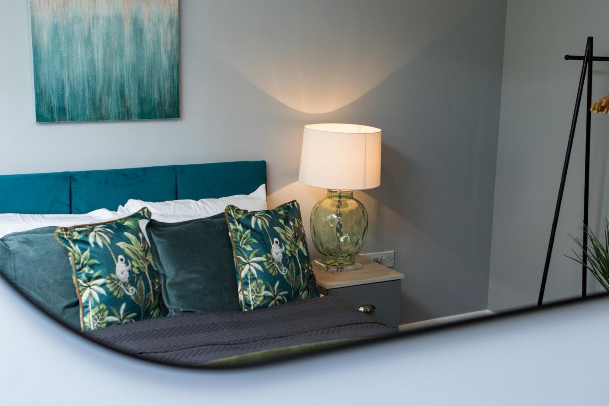Newly Renovated Modern House With Free Parking Apartment